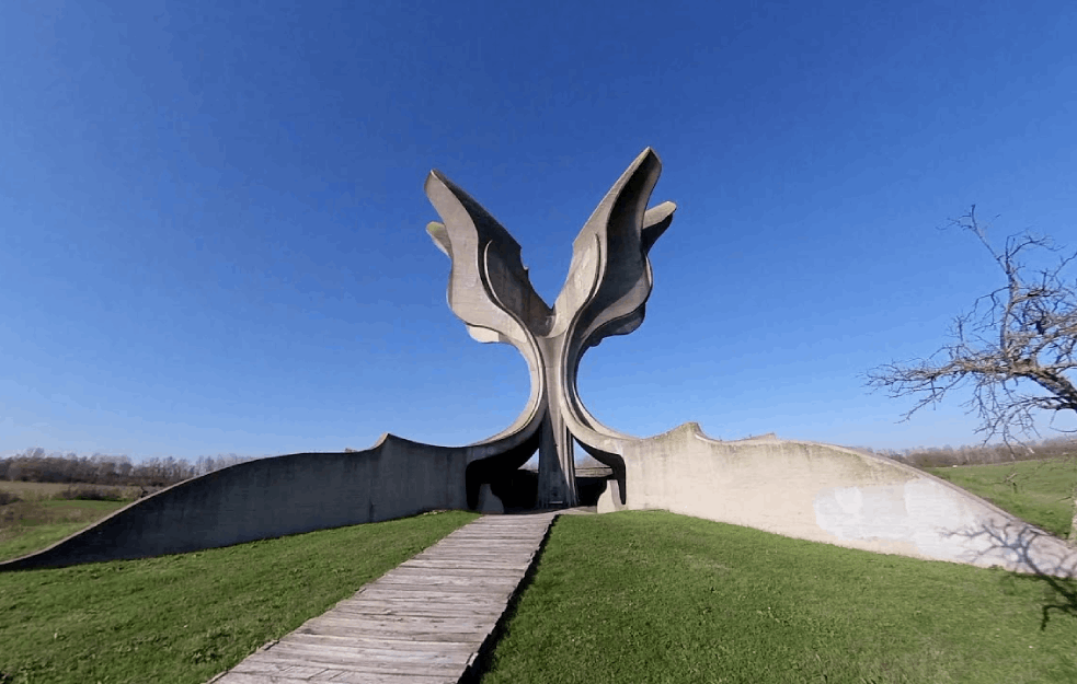 DOZVALI IZRAELSKI LIST PAMETI: Ko negira Jasenovac, negira i Aušvic!
